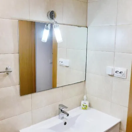 Alexandria Apartment *